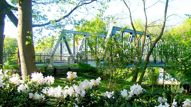 Brücke über den Küstenkanal